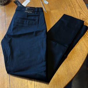 Sloan black slim ankle pant. Endlessly comfortable and flattering. Size 0. NWT.
